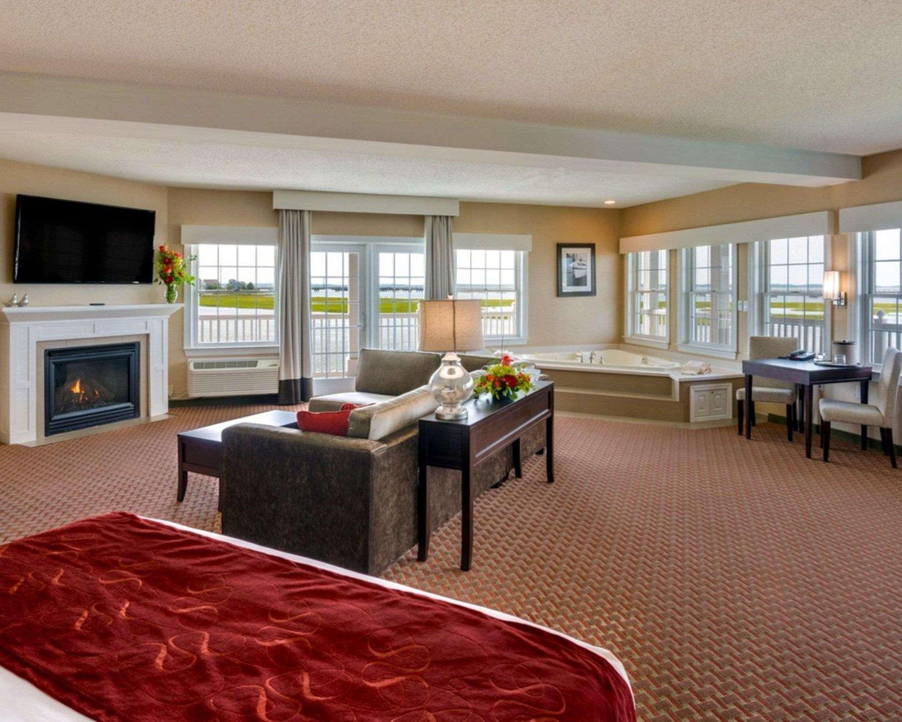 Comfort Suites Chincoteague Island Bayfront Resort Exterior foto